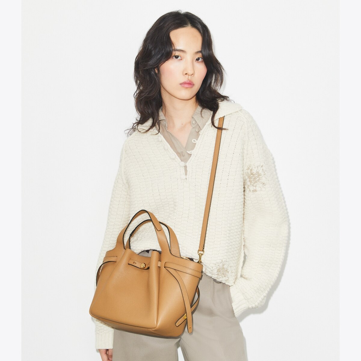 small-romy-tote-accessory-on-