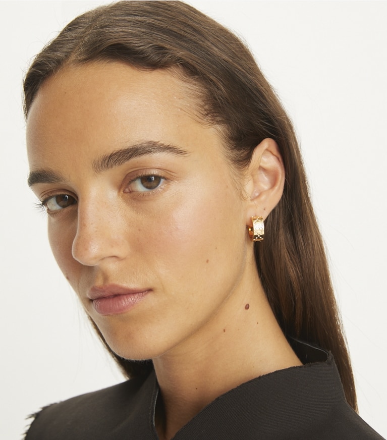 Tory Burch designer boucles d'oreilles Small T Monogram Pavé Hoop Earrings in Tory Gold / Crystal front