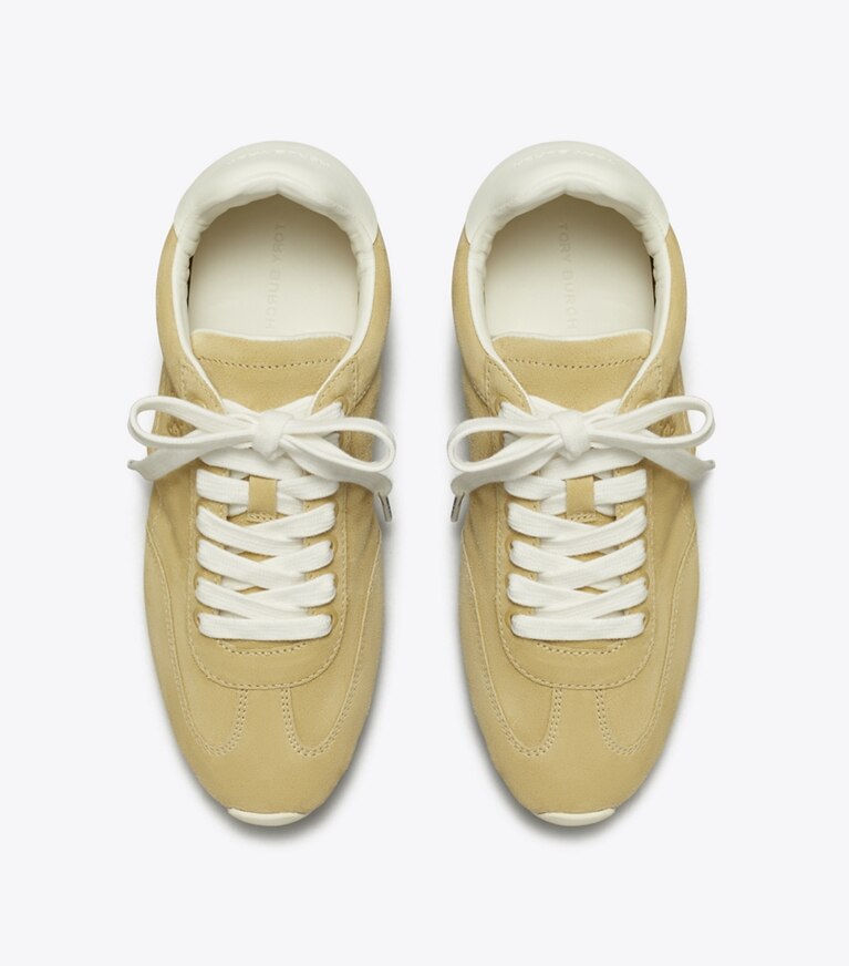 Tory Burch designer sneakers Sneaker Field in PRALINE / BLANC angle