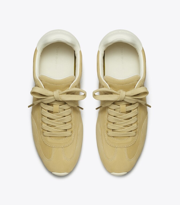 Tory Burch designer sneakers Sneaker Field in PRALINE / BLANC angle