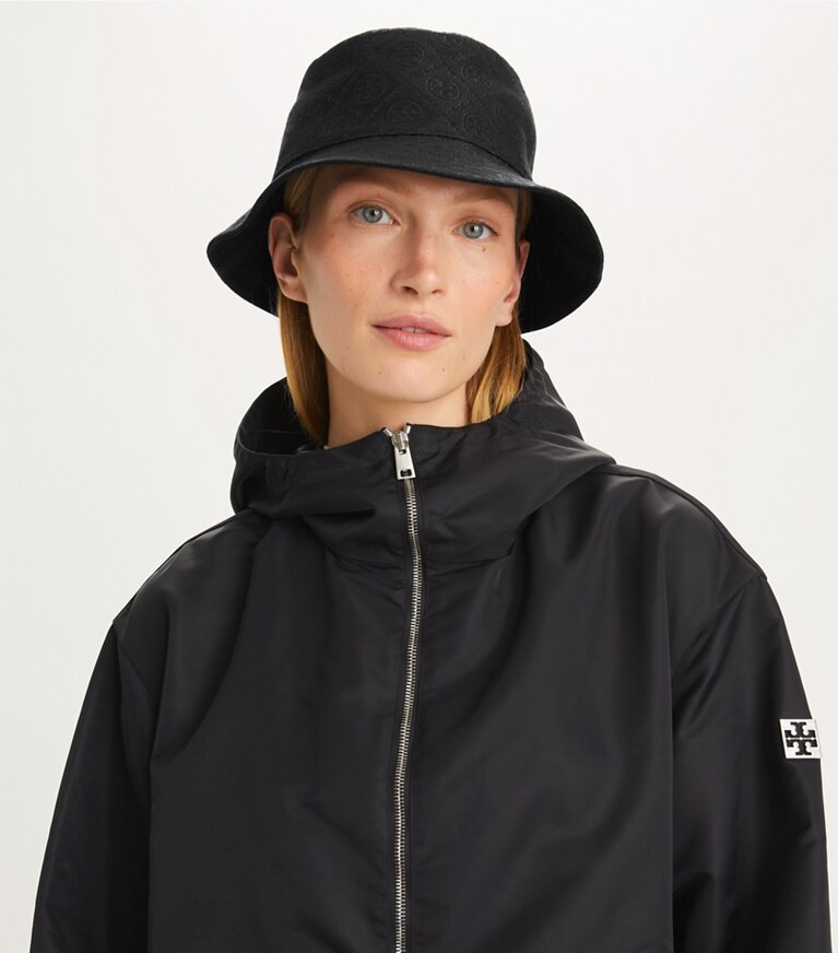 Tory Burch diseñador sombreros Sombrero de pescador T Monogram en Black accesorio en el modelo