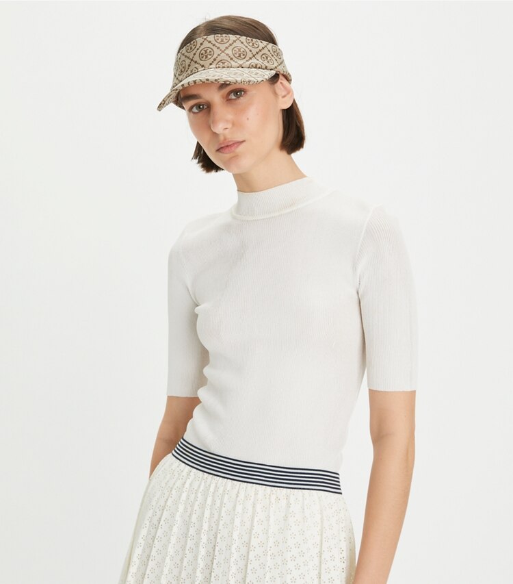 Tory Burch designer mützen Sonnenvisier mit T-Monogramm in Hazel accessory on model