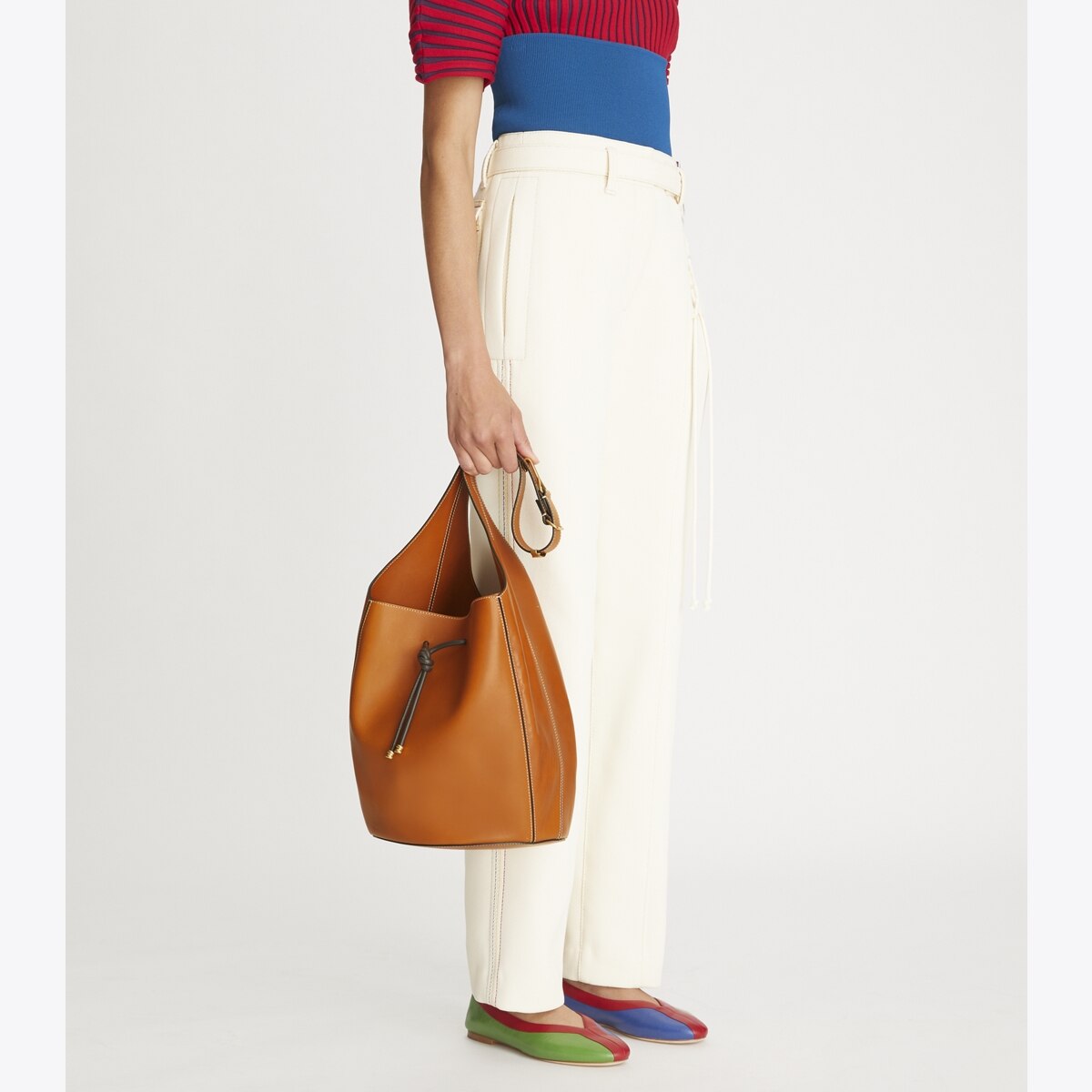 新作★Tory Burch Thea Large Bucket Bag 159416 Discover the Thea Large Bucket Bag from Tory Burch | TikTok