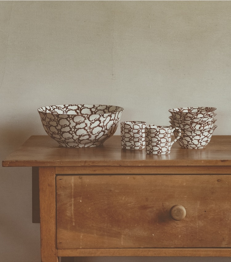 Tory Burch designer tabletop & drinkware Spongeware Serving Bowl in Brown/Smoke Ring editorial