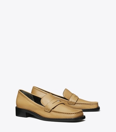 Tory Burch designer フラット スクエアトゥ ローファー in HONEYCOMB TAN angle