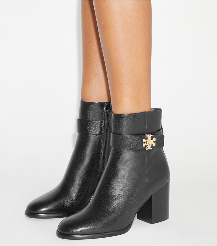 Tory Burch designer stiefeletten Stiefelette mit T Lock und Absatz in PERFECT BLACK accessory on model