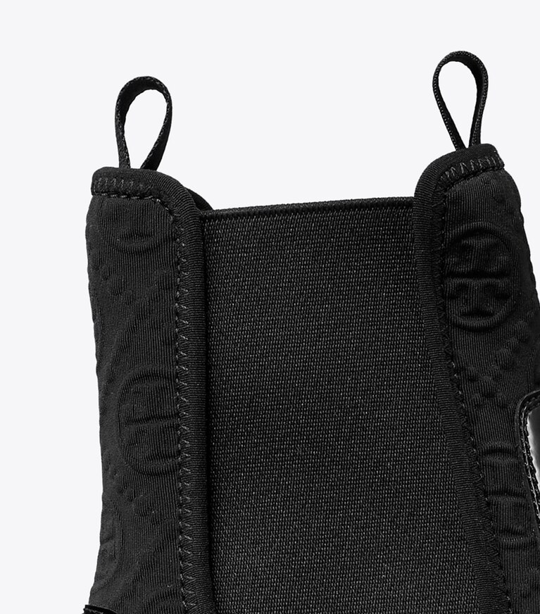 Tory Burch designer stivaletti Stivale Chelsea T Monogram con suola a carrarmato in PERFECT BLACK dettaglio