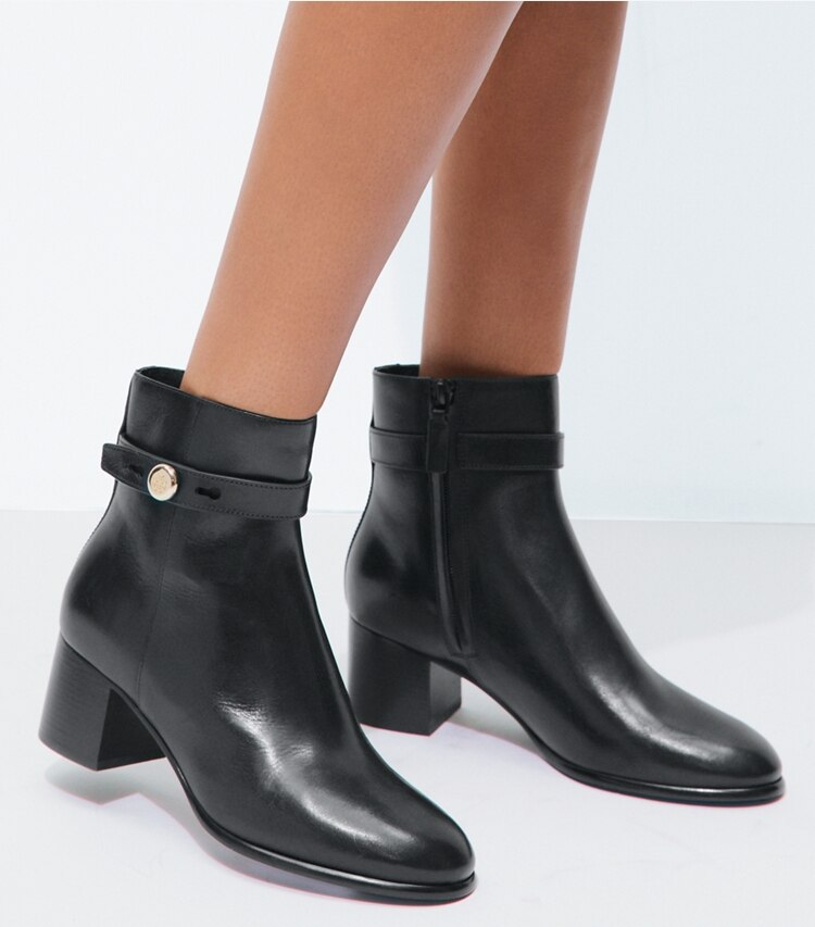 Tory Burch designer stivaletti Stivaletto Romy in PERFECT BLACK accessory on model