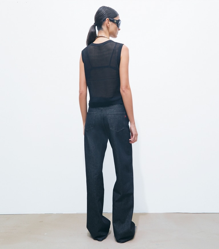 Tory Burch designer ボトムス ストレート レッグ ジーンズ in Rinse Wash Black Denim on model back