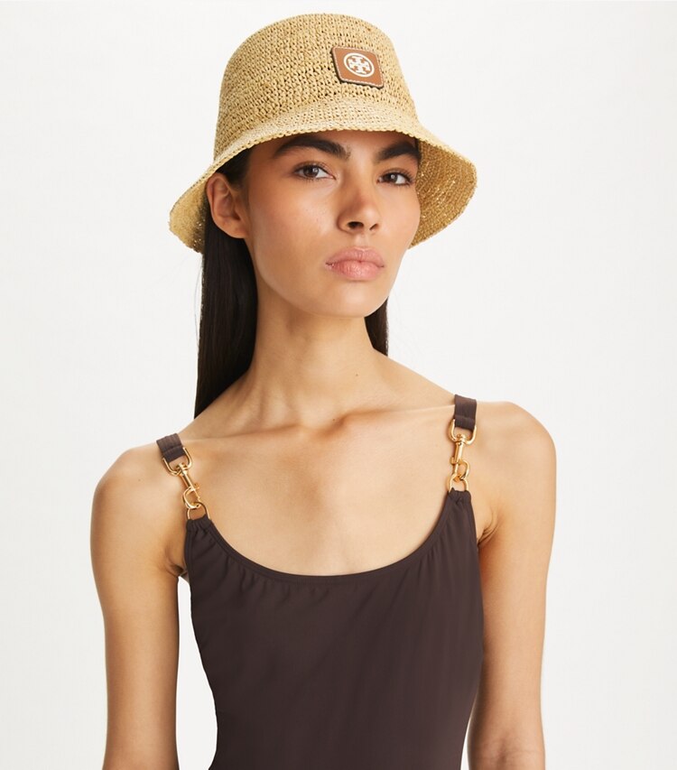 Tory Burch designer ハット ストロー バケットハット in Natural accessory on model