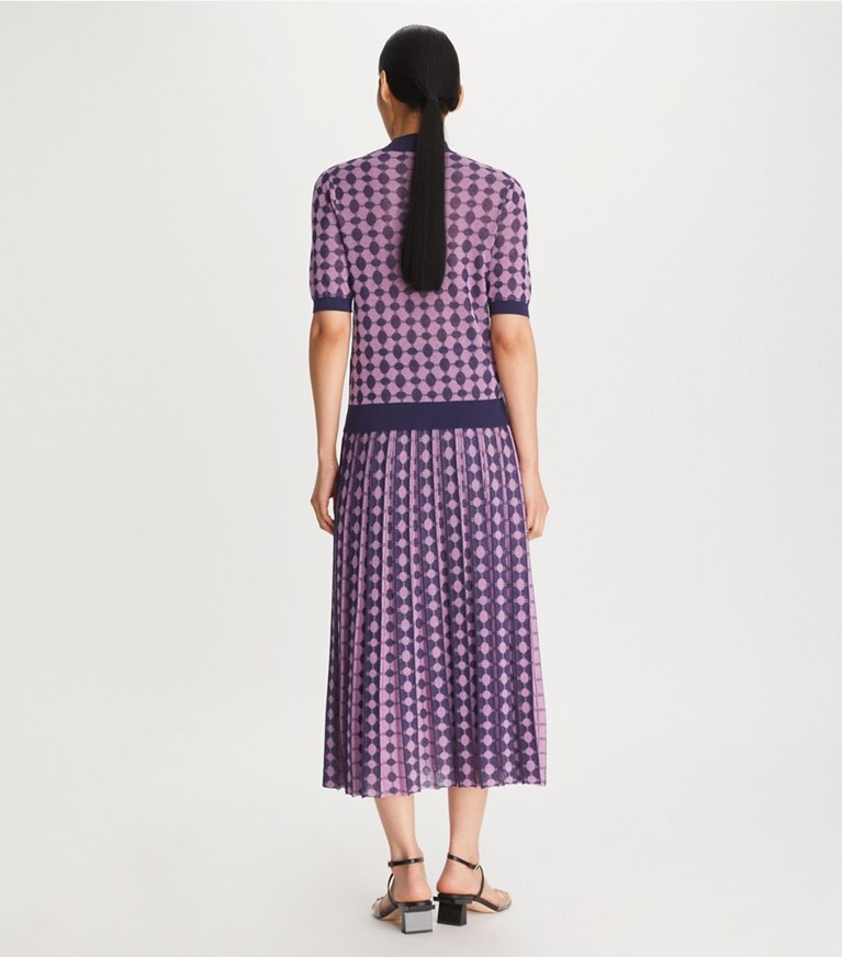 Tory Burch designer strickware Strickpullover mit Jacquardmuster und Stehkragen in Tory Navy / Dark Wild Peony on model back