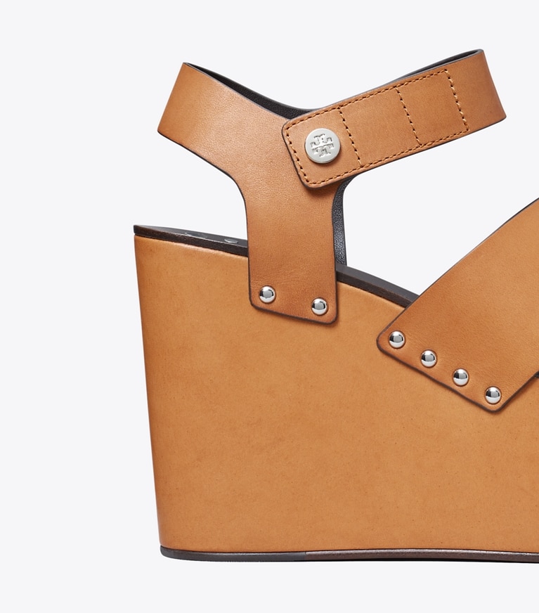 Tory Burch designer サンダル スタッズ プラットフォーム ウェッジサンダル in Camello angle