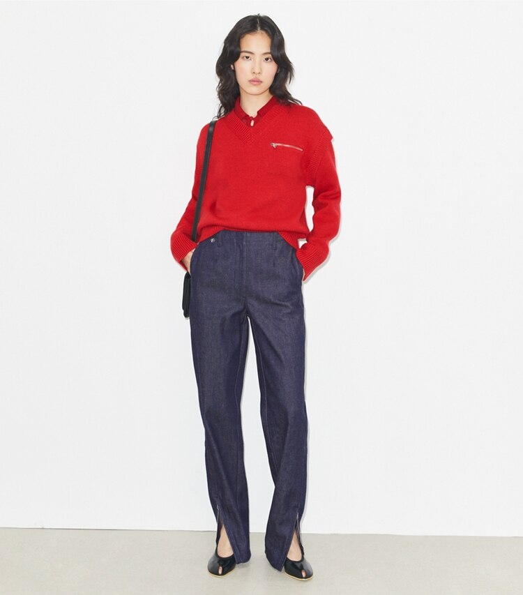 Tory Burch diseñador suéteres Suéter de lana con cuello en V en Red Crimson frente en modelo