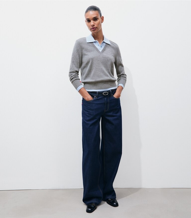 Tory Burch diseñador suéteres Suéter de lana con pechera en Blue Gray frente en modelo