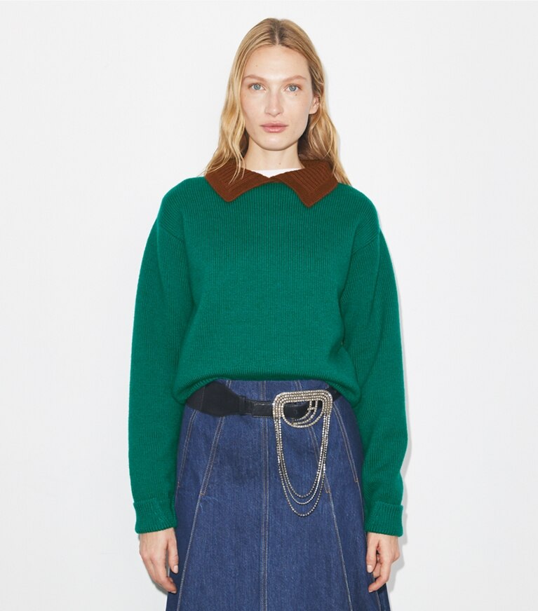 Tory Burch diseñador suéteres Suéter de lana en Emerald / Dark Cranberry detalle en modelo