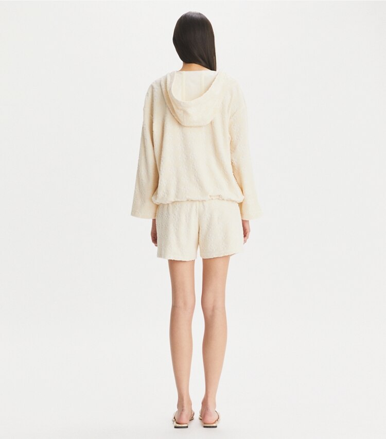 Tory Burch diseñador ropa de playa Sudadera con capucha de jacquard de felpa con logo en NEW IVORY parte posterior en modelo