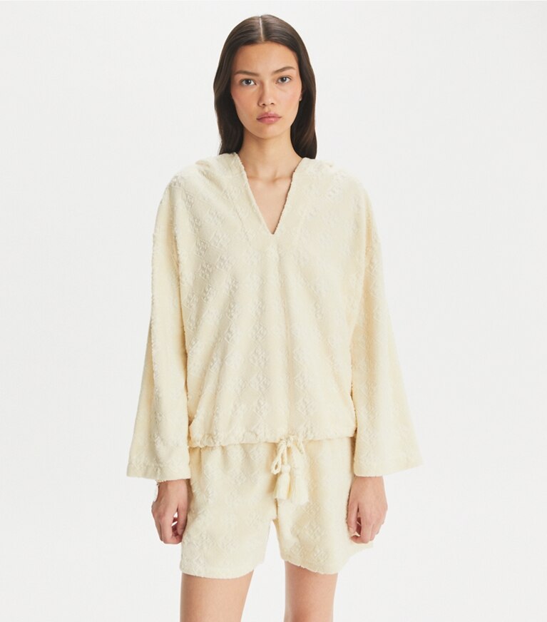 Tory Burch diseñador ropa de playa Sudadera con capucha de jacquard de felpa con logo en NEW IVORY detalle en modelo