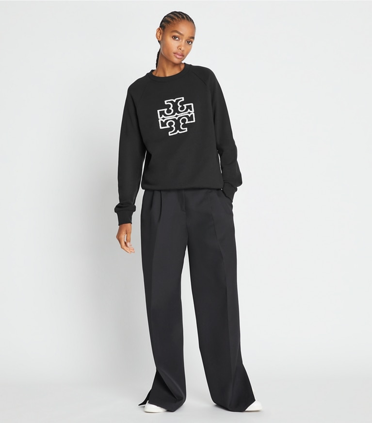 Tory Burch diseñador jerséis Sudadera de cuello redondo de felpa francesa gruesa con logotipo en Black frente en modelo