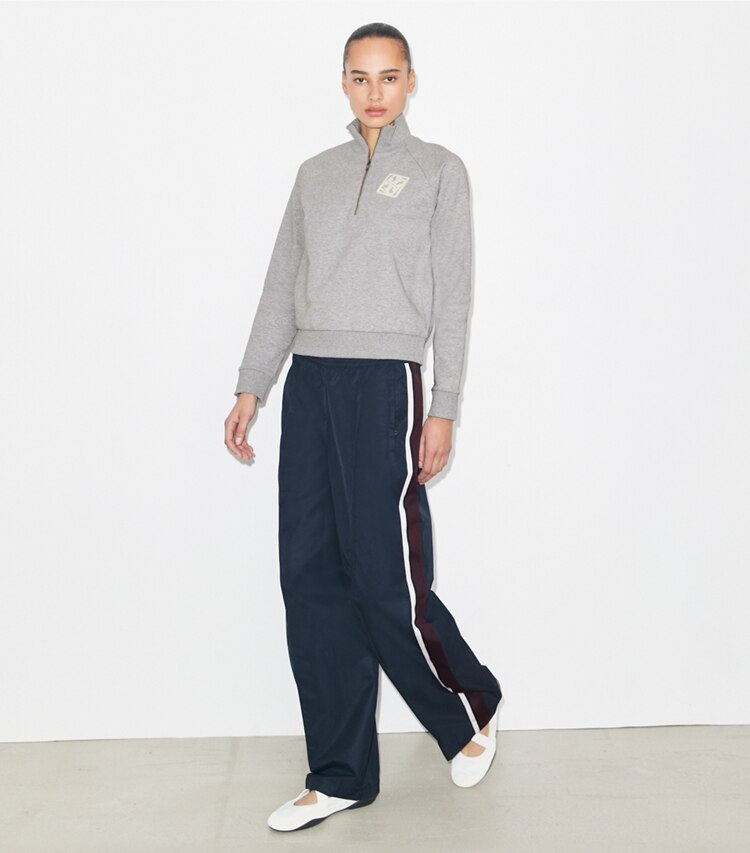 Tory Burch diseñador suéteres Sudadera de felpa francesa bordada en Medium Heather Gray frente en modelo