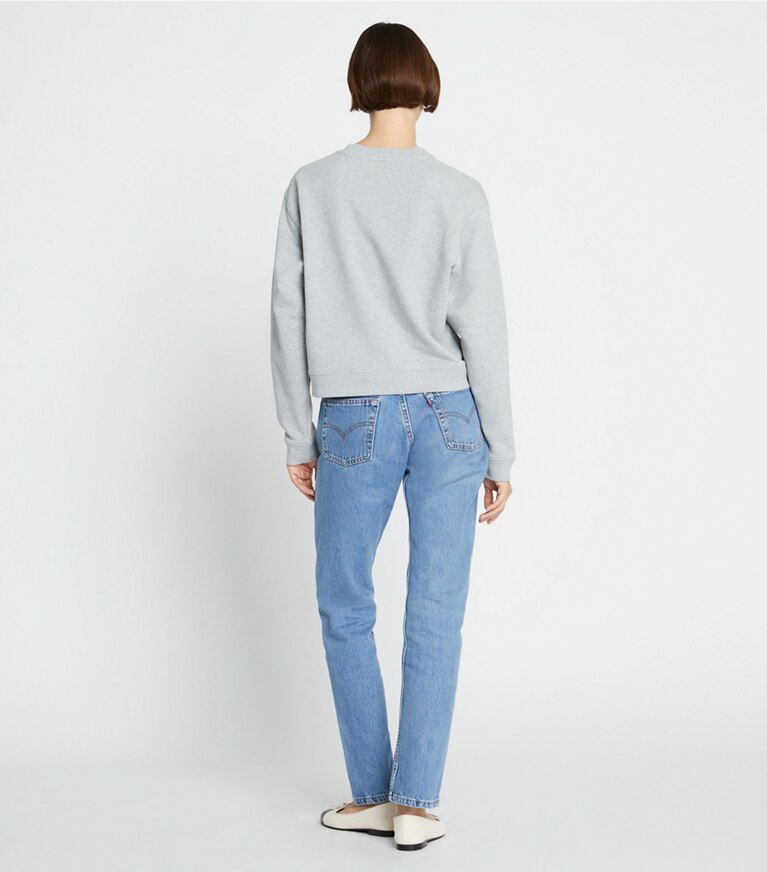 Tory Burch diseñador suéteres Sudadera de felpa francesa gruesa en Medium Grey Heather en el modelo (espalda)