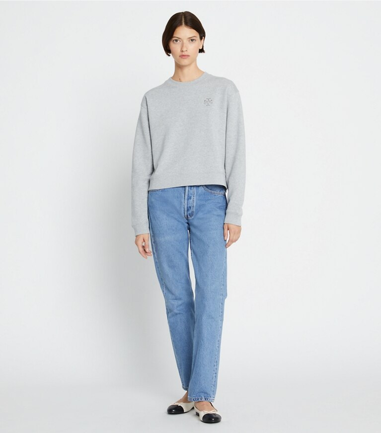 Tory Burch diseñador suéteres Sudadera de felpa francesa gruesa en Medium Grey Heather en el modelo (frente)