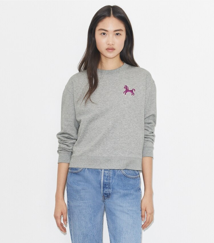 Tory Burch diseñador suéteres Sudadera de felpa francesa Pony en Gray / Magenta detalle en modelo