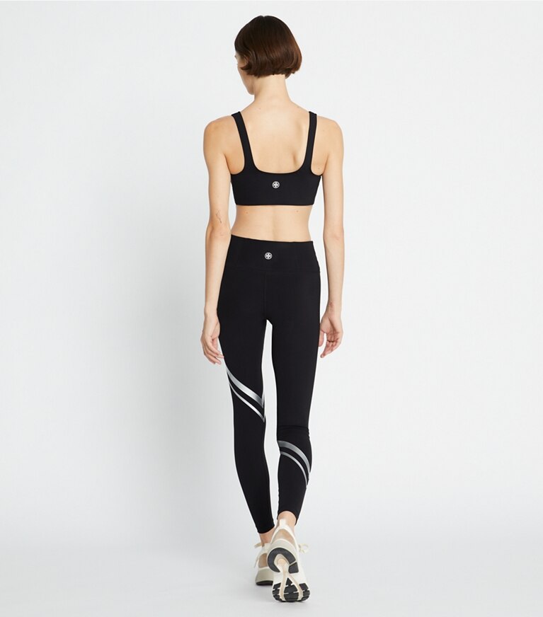 Tory Sport diseñador sujetadores deportivos Sujetador de compresión Sculpt en Sport Black parte posterior en modelo