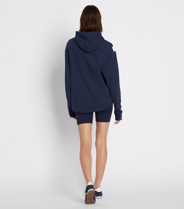Tory Burch designer sweaters Sweat à capuche à chevrons en molleton in Tory Navy/Snow White front