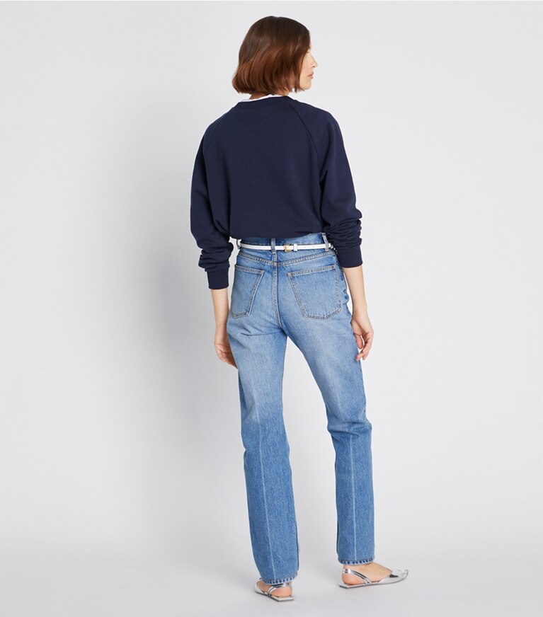 Tory Burch designer sweaters Sweat-shirt logo à col rond et manches raglan en molleton et mérinos in Tory Navy on model back