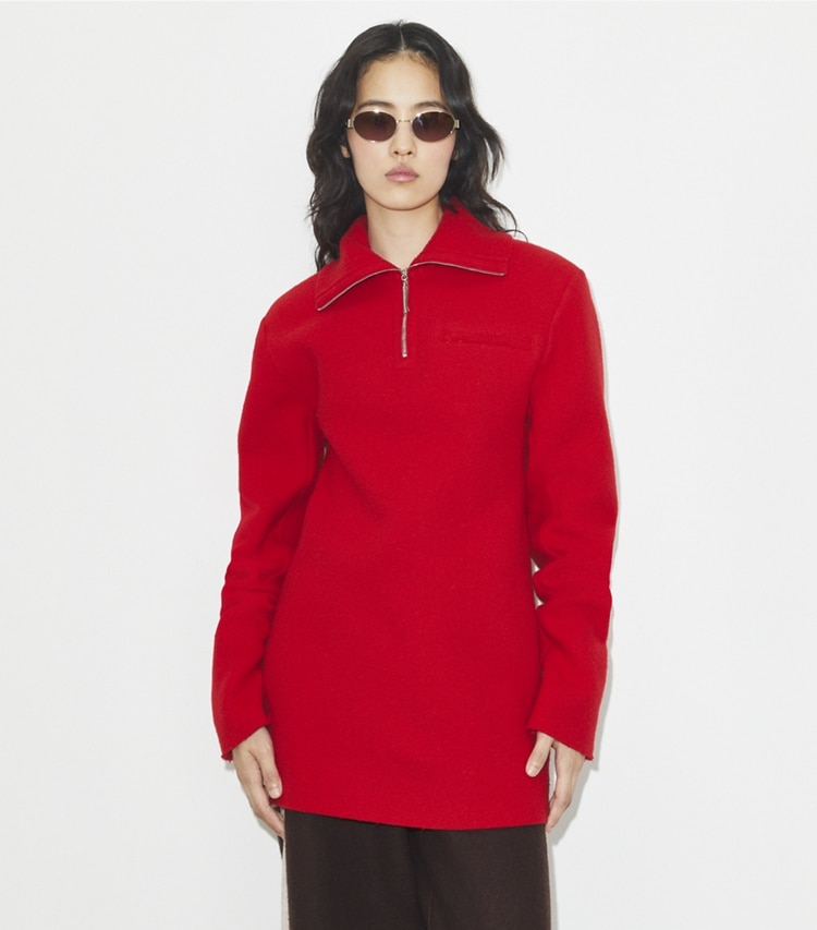 Tory Burch designer oberteile Sweatshirt aus Wolle mit halblangem Reißverschluss in Royal Red on model detail