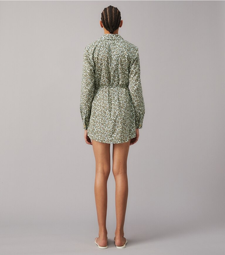 Tory Burch diseñador ropa de playa Túnica de playa estampada Brigitte en STARBURST IVY parte posterior en modelo