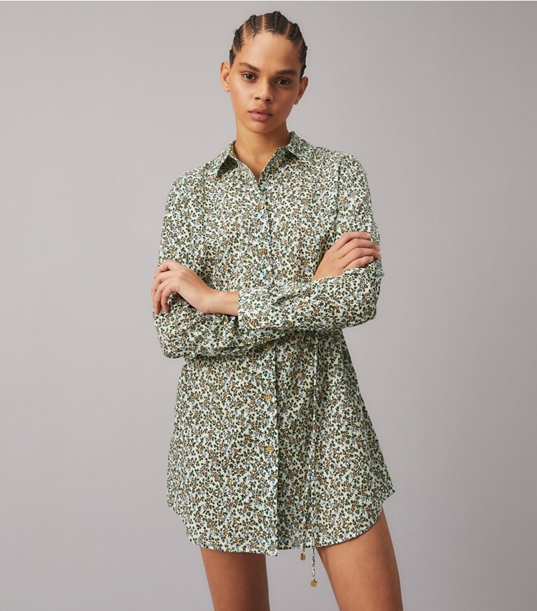 Tory Burch diseñador ropa de playa Túnica de playa estampada Brigitte en STARBURST IVY detalle en modelo