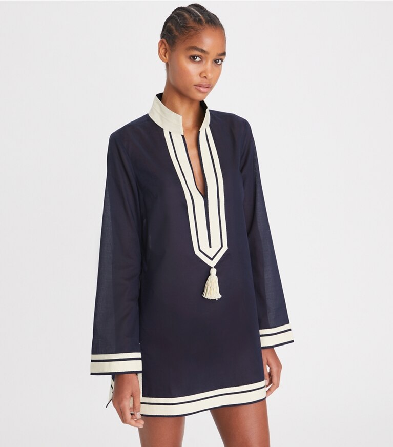 Tory Burch diseñador ropa de playa Túnica Tory de algodón en TORY NAVY detalle en modelo