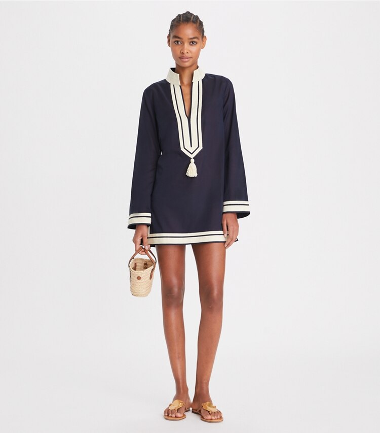 Tory Burch diseñador ropa de playa Túnica Tory de algodón en TORY NAVY frente en modelo