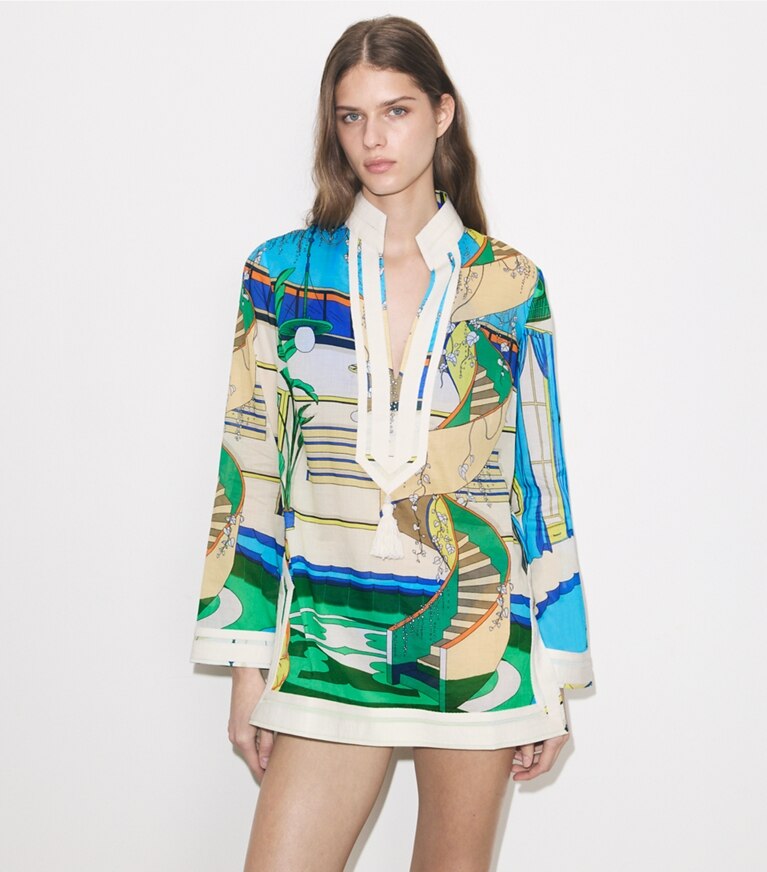 Tory Burch diseñador ropa de playa Túnica Tory estampada en The Pool Blue detalle en modelo