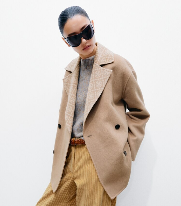 Tory Burch designer コート Tモノグラム ウール ピーコート in Timeless Khaki / T Monogram Combo I on model detail