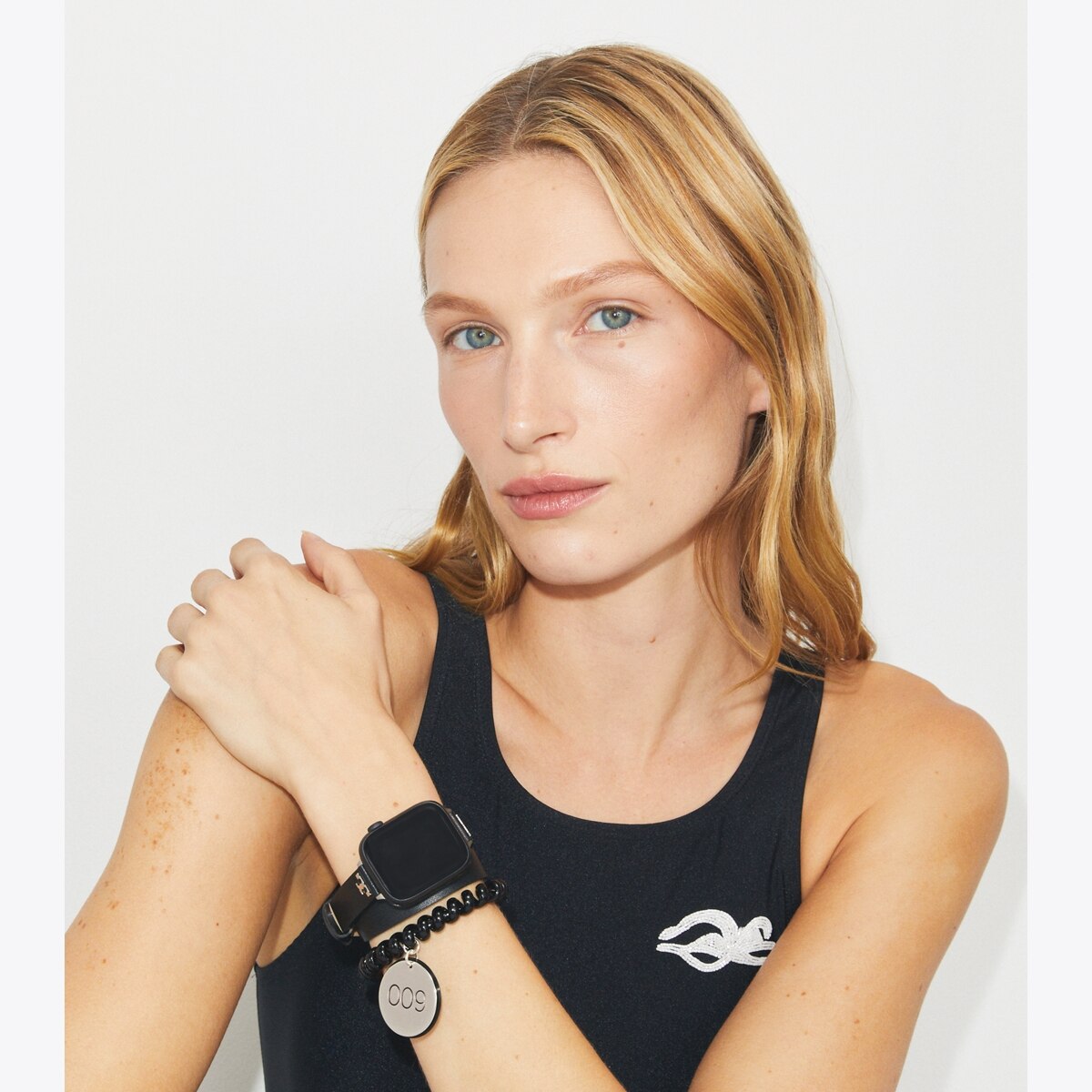 希少‼️ TORY BURCH ⭐️ Apple Watch ダブルラップTバンド⭐️ Amazon.com: Tory Burch Women's T Double Wrap Leather Band for