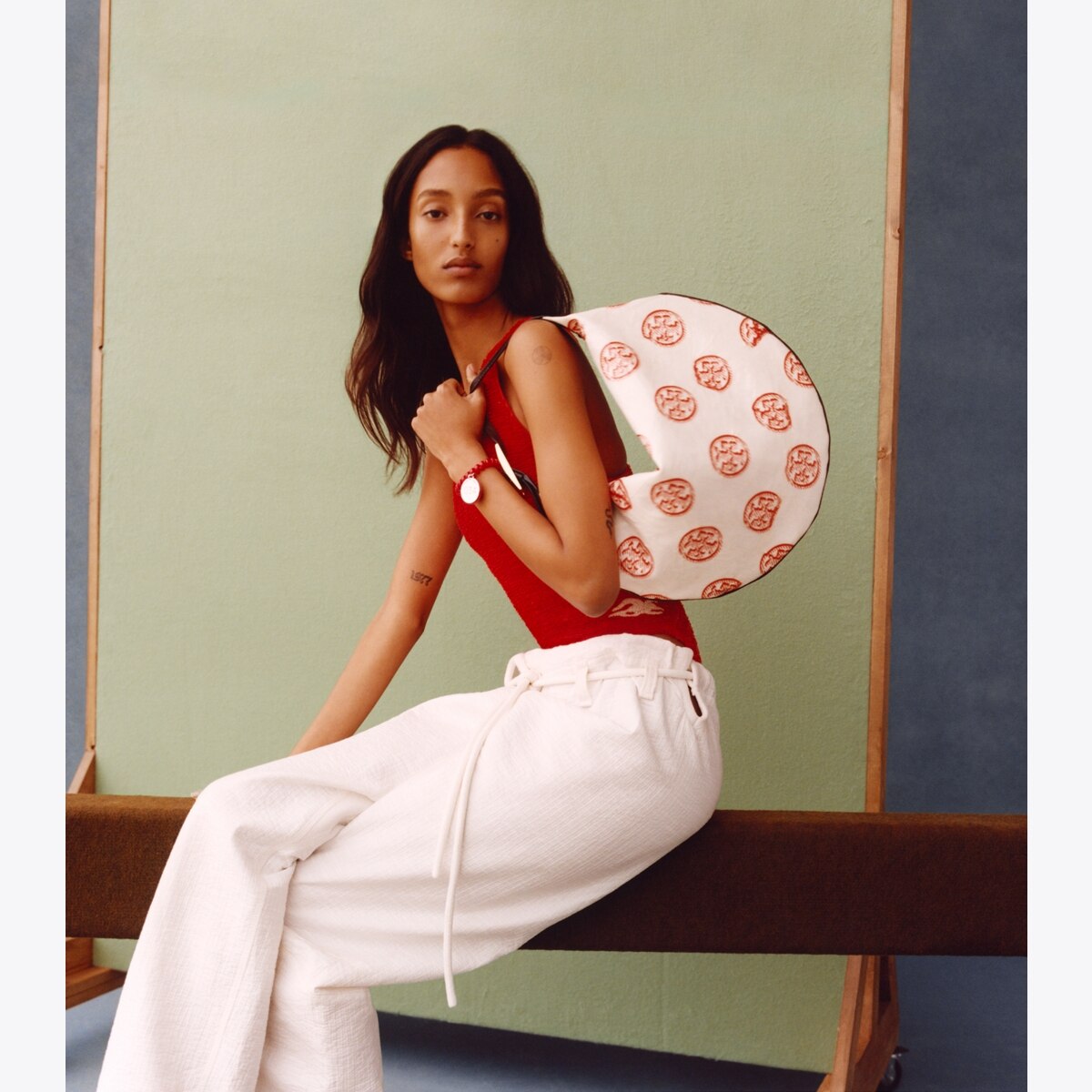 【TORY BURCH】T MONOGRAM BALLOON BAG T Monogram Balloon Bag: Women's Handbags | Hobo Bags | Tory