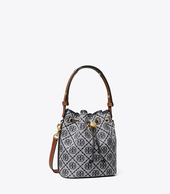 Tory Burch designer クロスボディバッグ Tモノグラム バケットバッグ in Tory Navy angle