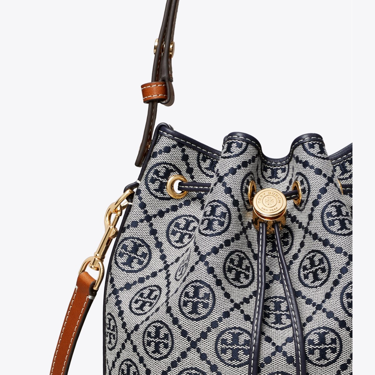 t-monogram-bucket-bag-detail.