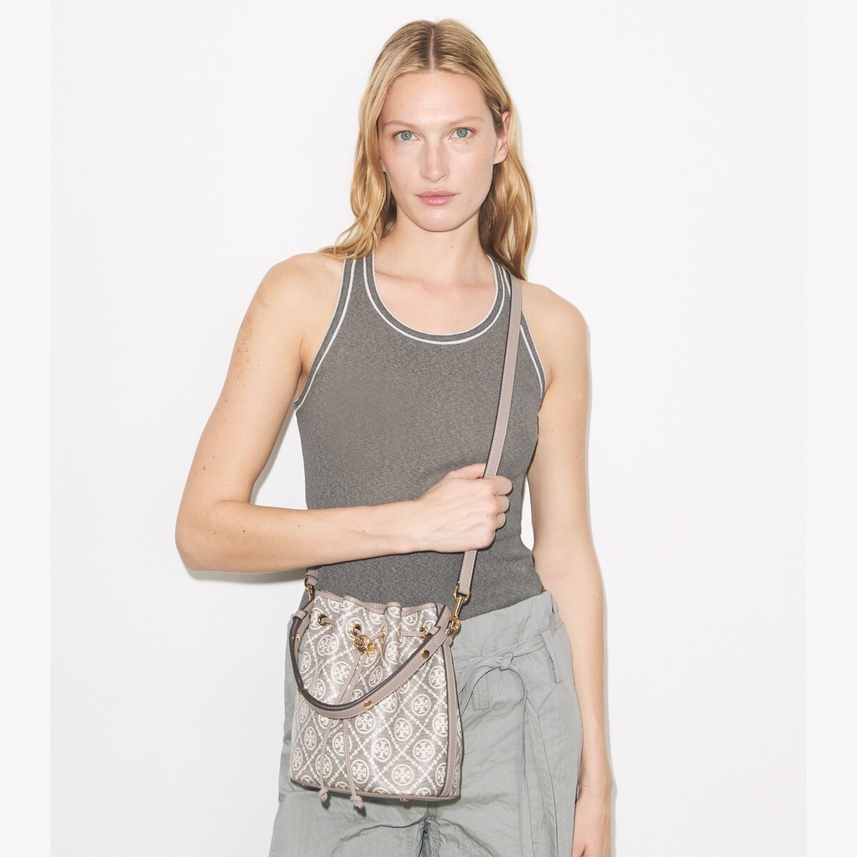 トリーバーチ　toryburch バッグ　Tモノグラム t-monogram-coated-jacquard-