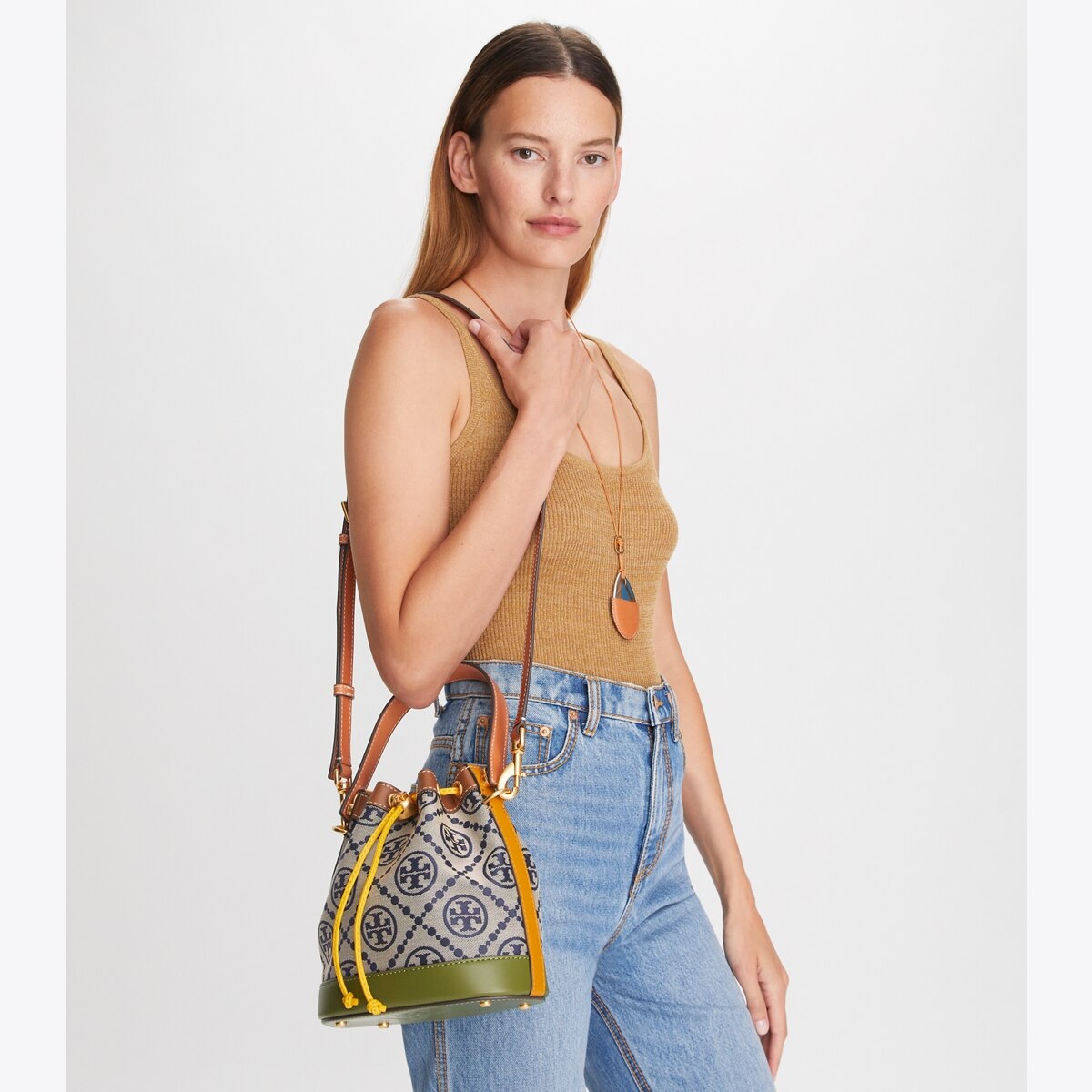 ショルダーバッグ・ポシェット Tory Burch FW25 BUCKET BAG WITH MONOGRAM T (169134 254) T Monogram Leather Bucket Bag: Women's Designer Crossbody