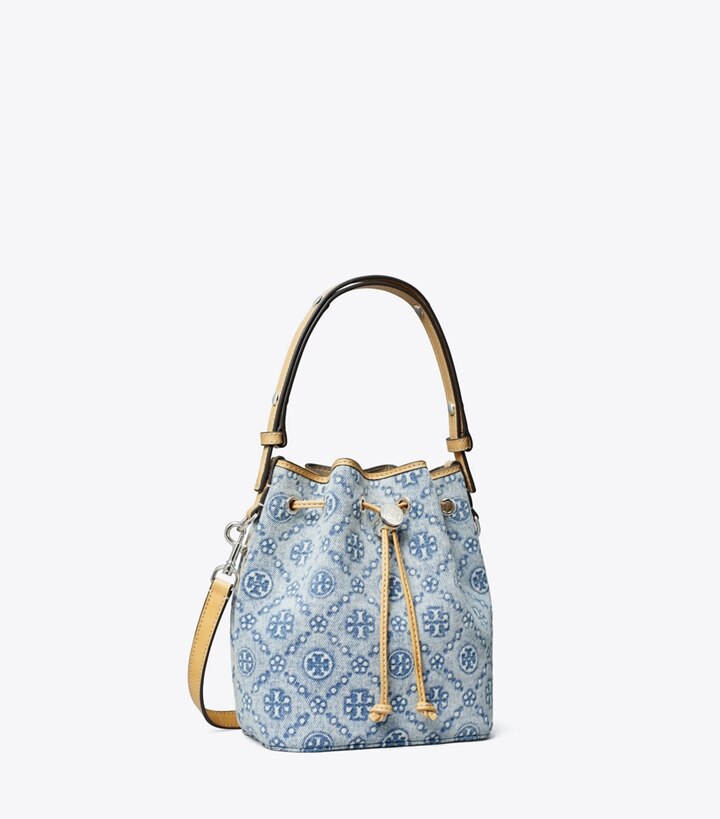 Tory Burch designer クロスボディバッグ Tモノグラム デニム ミニバケットバッグ in Powder Blue angle