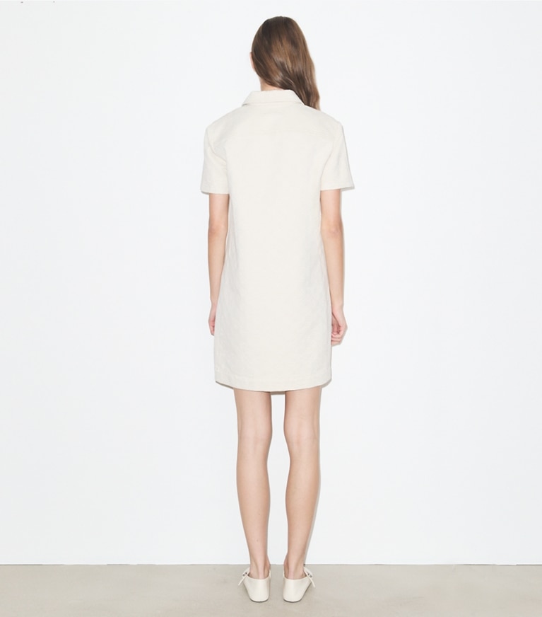 Tory Burch designer ワンピース Tモノグラム デニム ポロドレス in White / Ivory T Monogram on model back