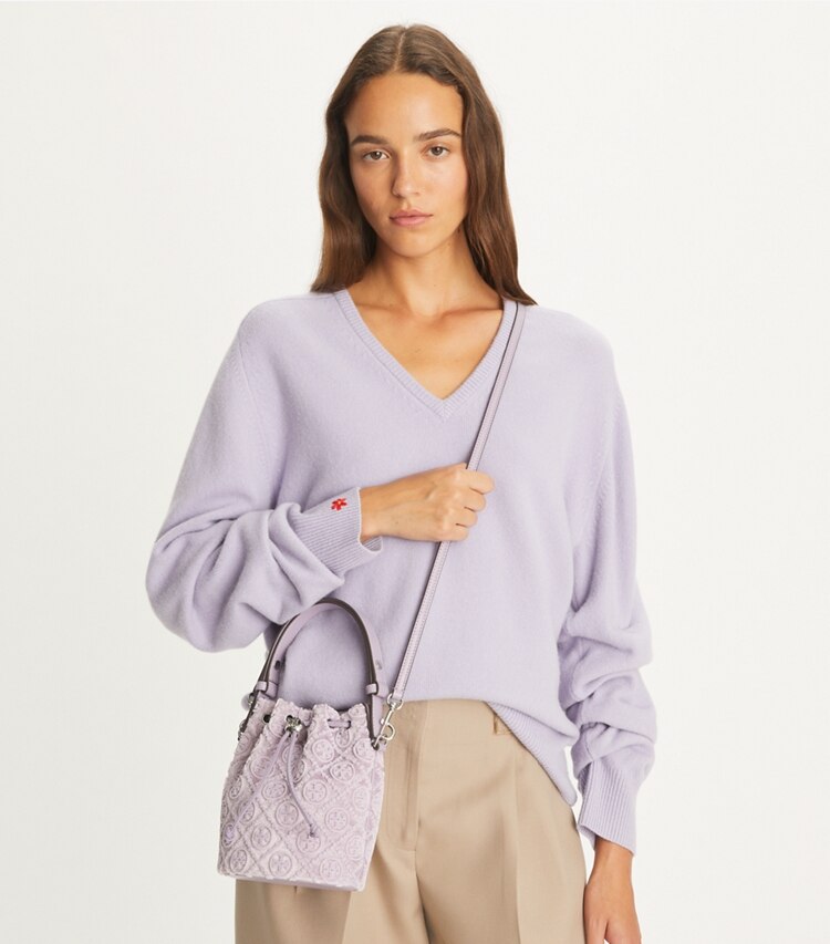 Tory Burch designer crossbody bags T Monogram Fil Coupé Mini Bucket Bag in Lilac accessory on model