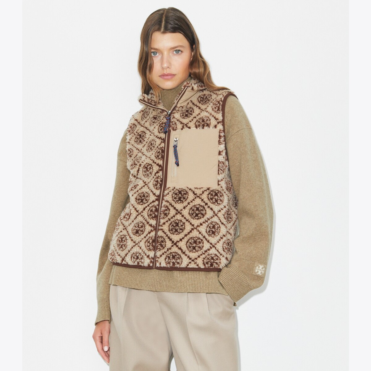 T MONOGRAM FLEECE VEST - thumbnail 2