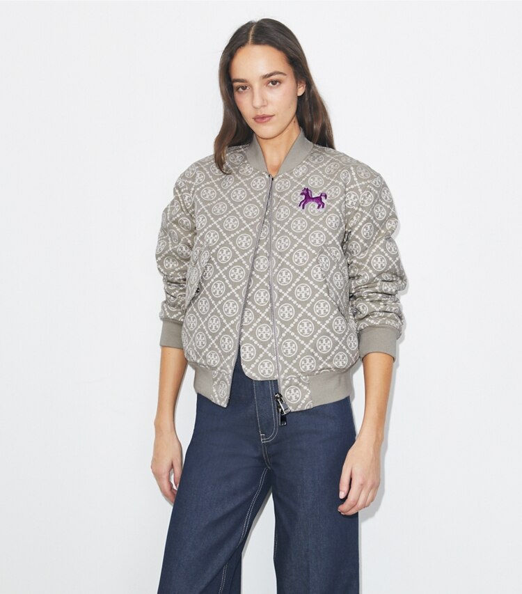Tory Burch designer ジャケット Tモノグラム ジャガード ボンバージャケット in Gray / Magenta on model detail