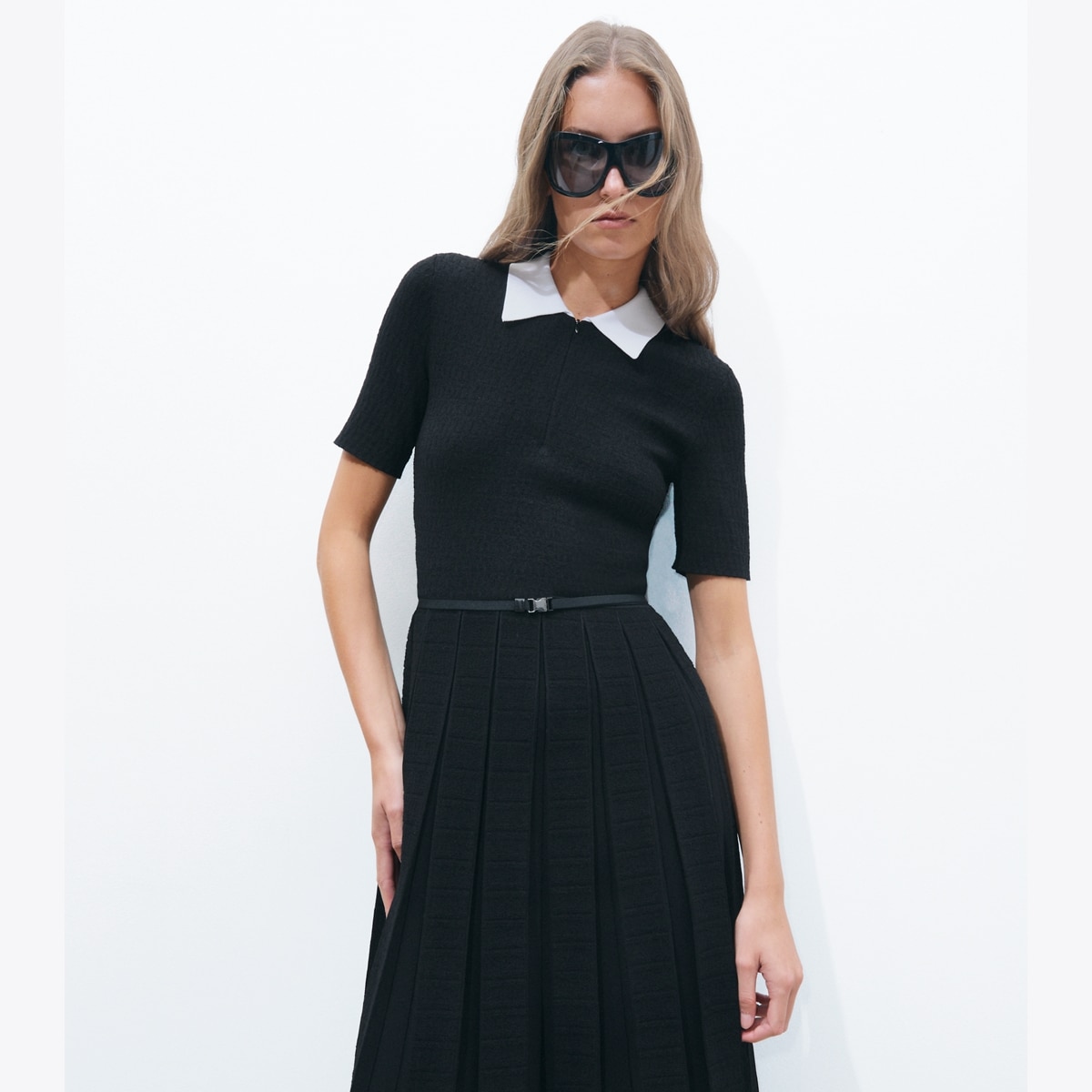 T MONOGRAM JACQUARD PLEATED DRESS - thumbnail 5