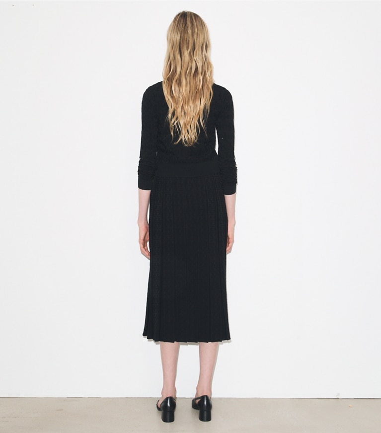 Tory Burch designer ボトムス Tモノグラム ジャガード スカート in BLACK on model back