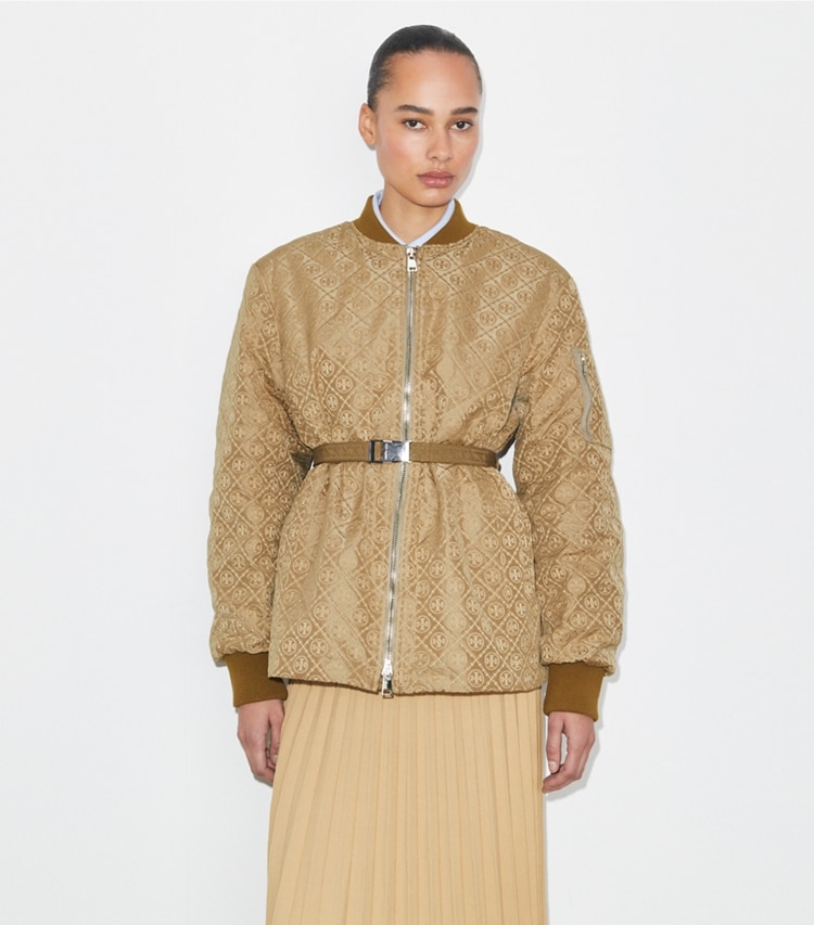 Tory Burch designer ジャケット Tモノグラム ジャガード ジップ ジャケット in Beige T Monogram on model detail